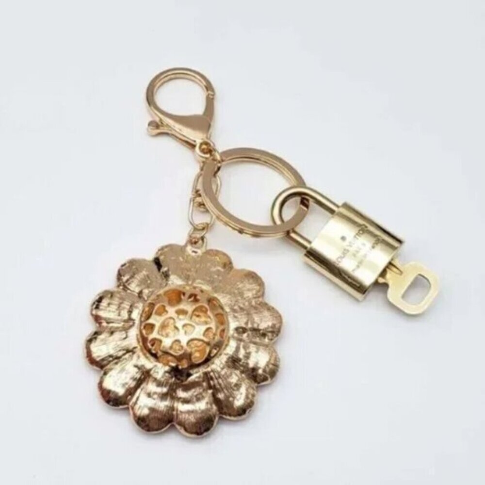 Authentic Louis Vuitton Gold Padlock & Key 🔒 LV Bag Charm w/ Unbranded Keychain - Picture 2 of 7